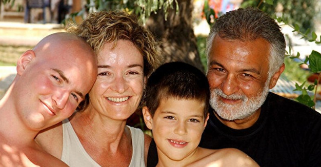 Kenan Işık’ın O Görsel Yüreklerin Sızım Sızım Sızlamasına Neden Oldu! Hiç Görülmemiş Fotoğrafı Ortaya Çıktı! Tam 8 Yıldır Komadaydı,  “Yok Artık!” 1